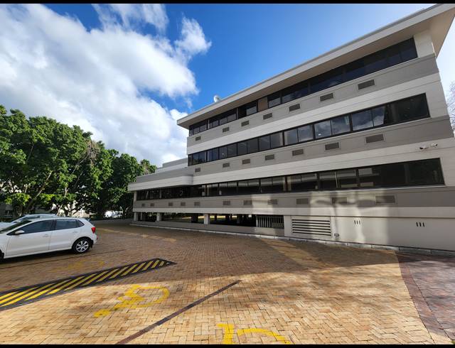 1,036M² OFFICE TO LET IN PINELANDS